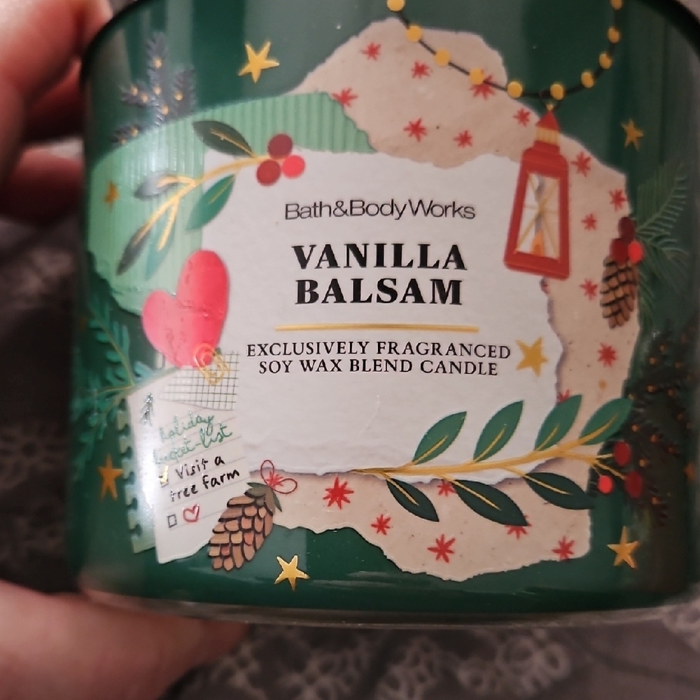 Bath & Body Works Green and Red Holiday Candles - Picture 2 of 5